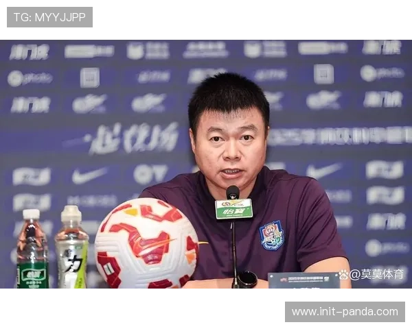 天津泰达主帅于根伟坚持防守反击，新赛季目标稳居中游